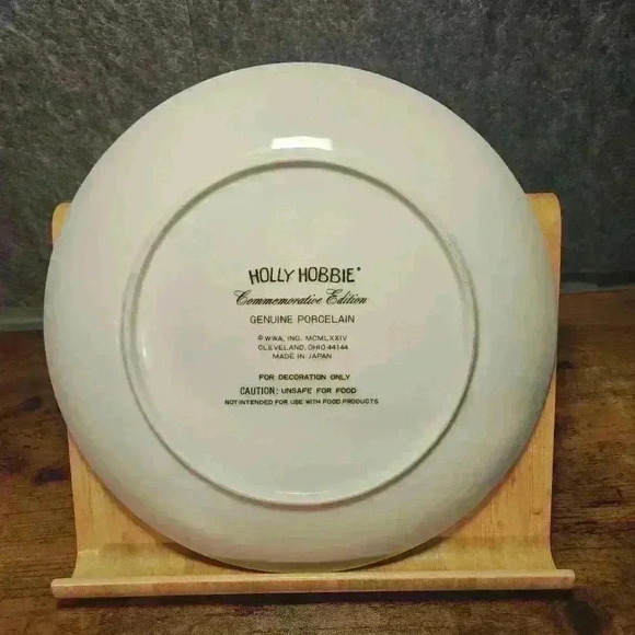 Vintage Holly Hobbie Christmas 1974 Sing A Song Porcelain Commemorative Plate - Picture 5 of 6